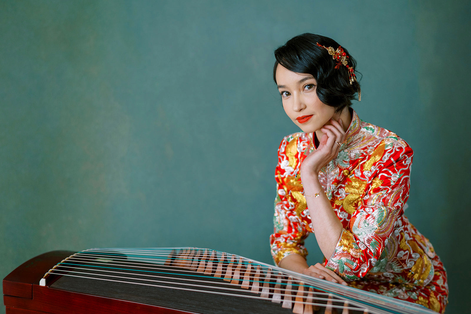 Bride wearing embroidered Chinese wedding dress Qun Kwa for tea ceremony