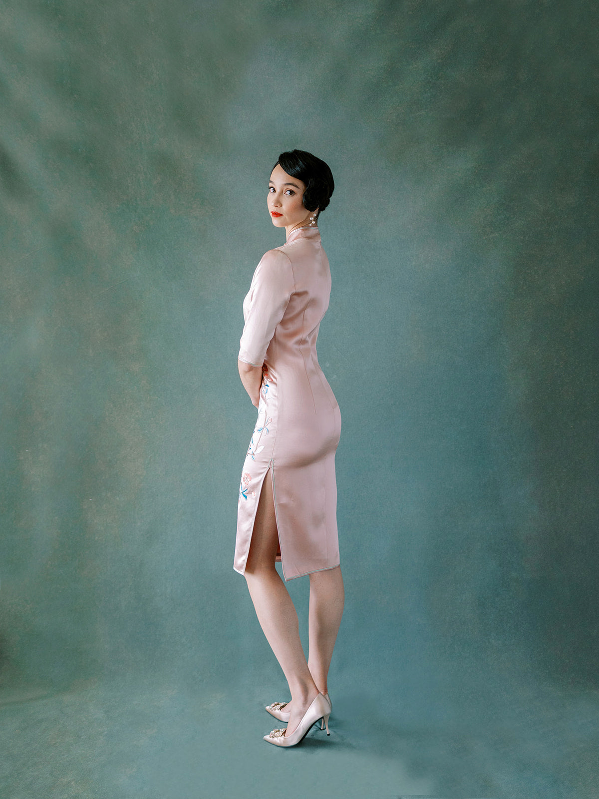 Back view of blush pink silk Qipao with magnolia embroidery and green Pankou trim, 1920s Shanghai style