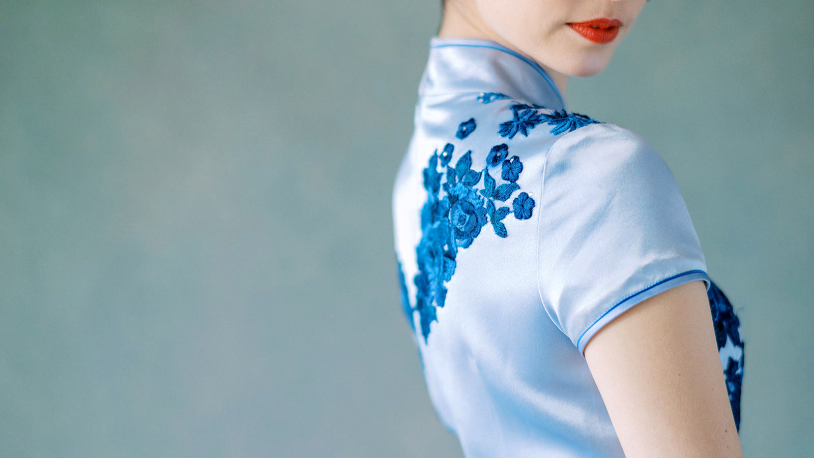 Banner image of delivery and return of a blue Qipao dress