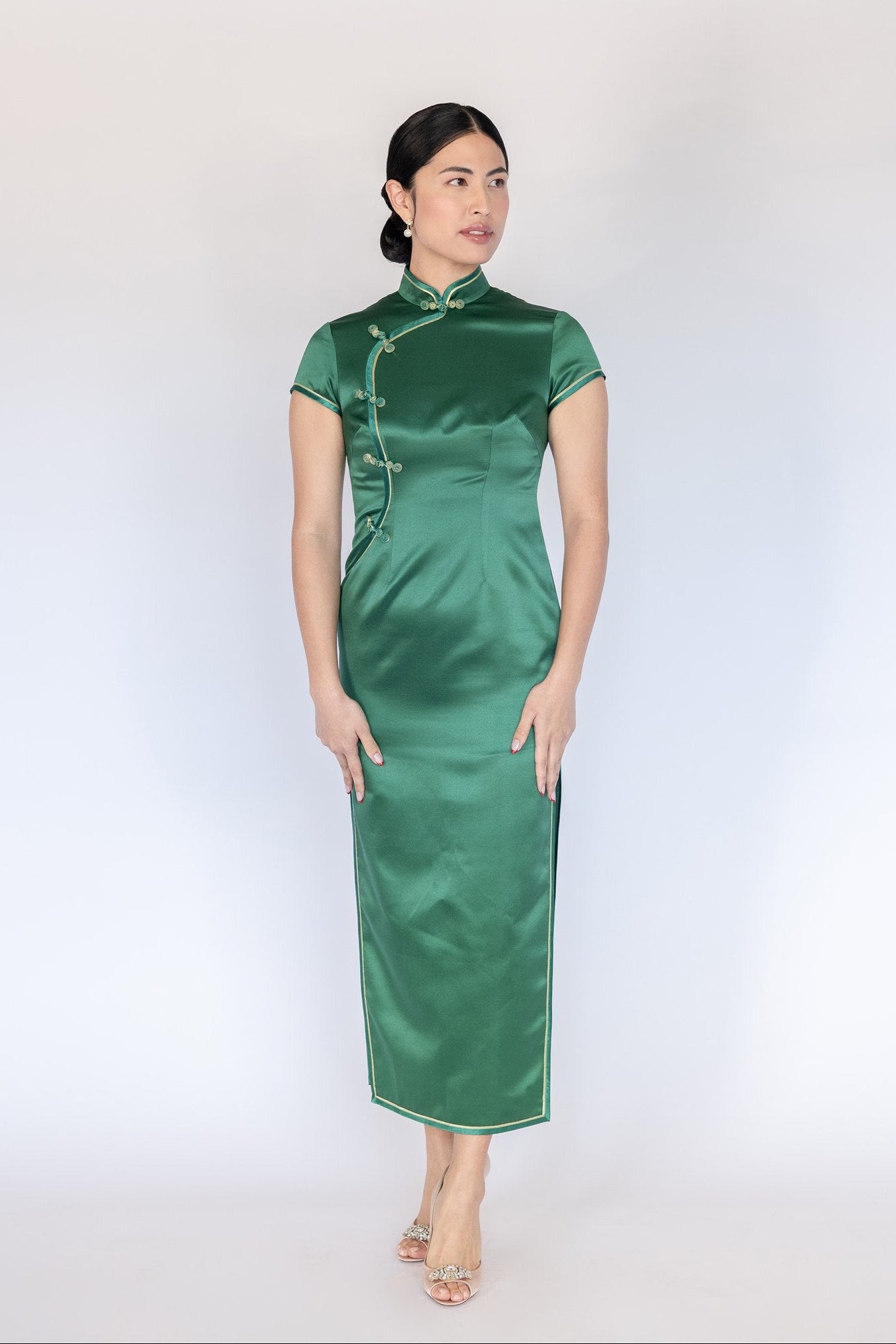 Front view of emerald green silk Cheongsam with wavy neckline.