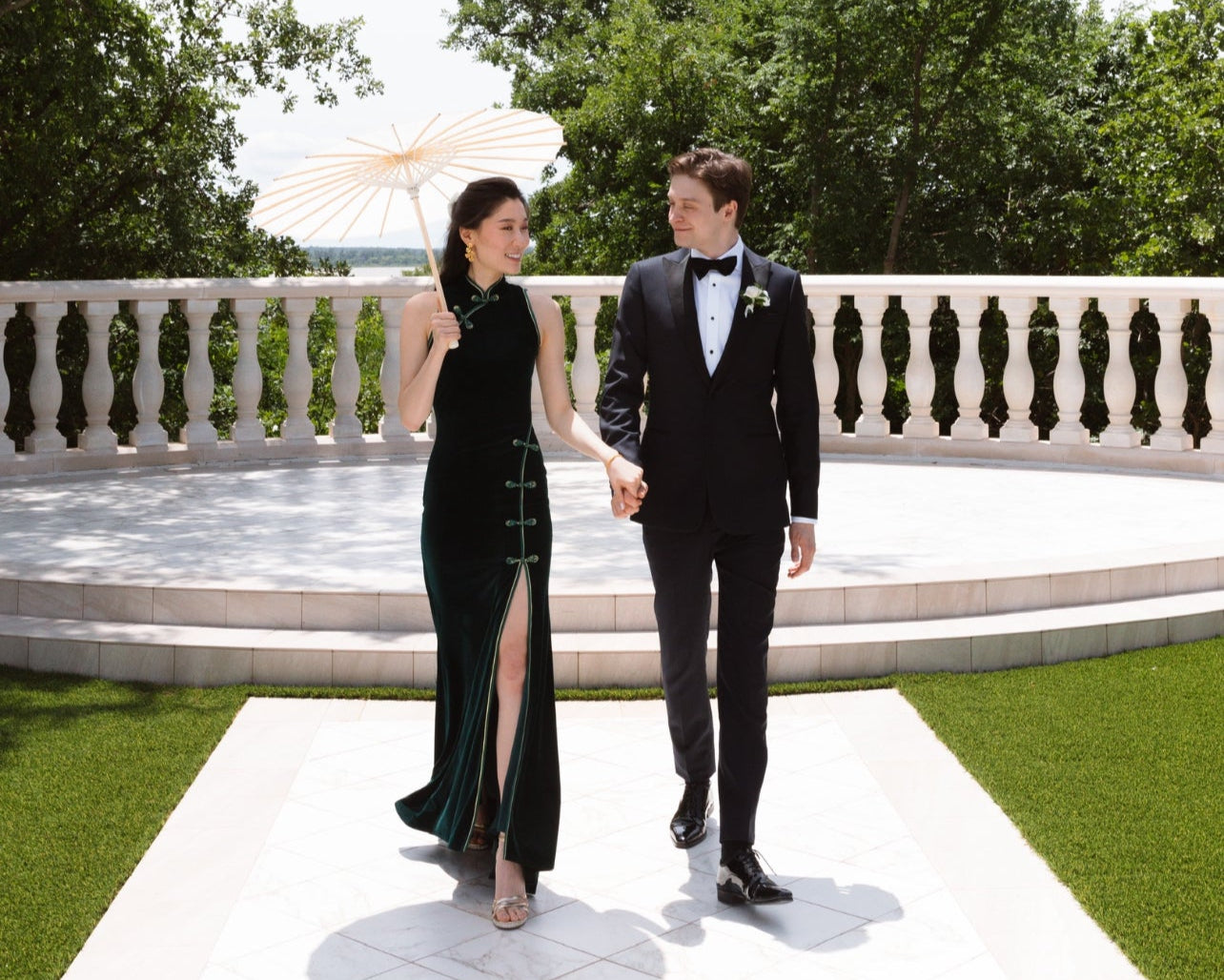 A real bride wearing emerald green velvet modern cheongsam at her tea ceremony.