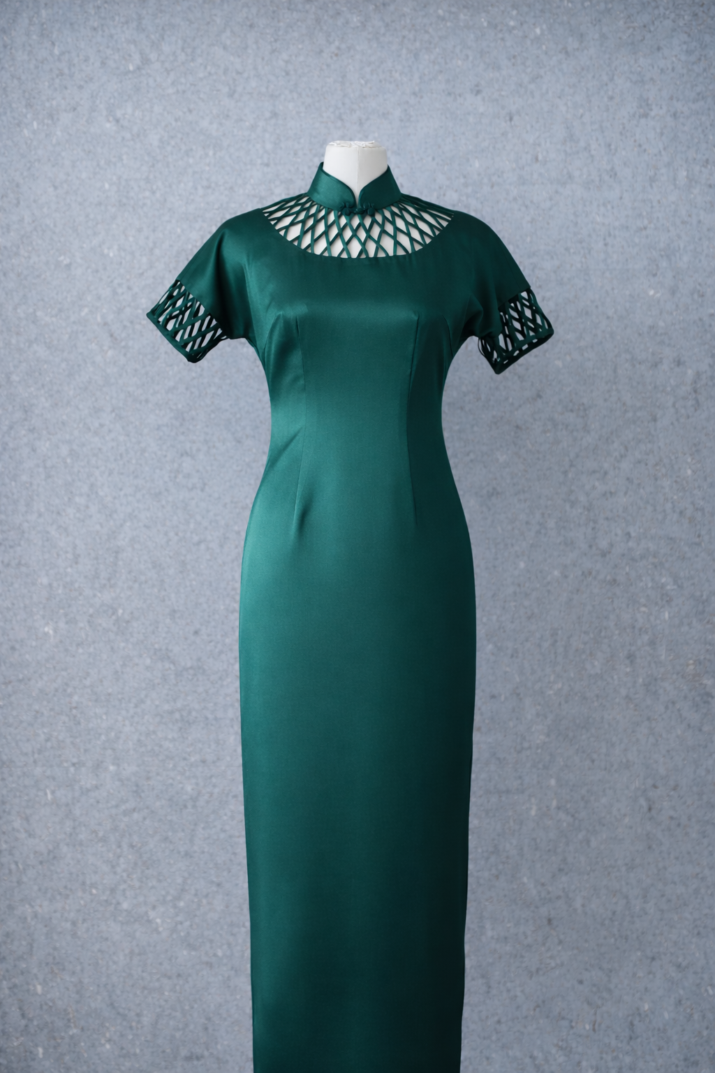 Emerald Green Silk Qipao with Hand-Finished Lattice Details