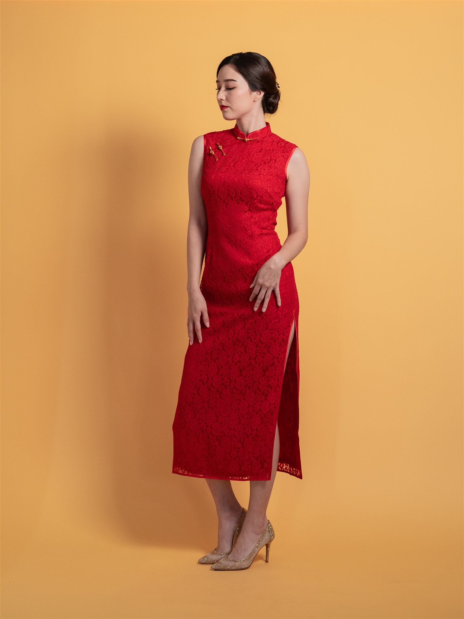 Side view of red lace sleeveless Qipao Chinese wedding dress showing slim silhouette.