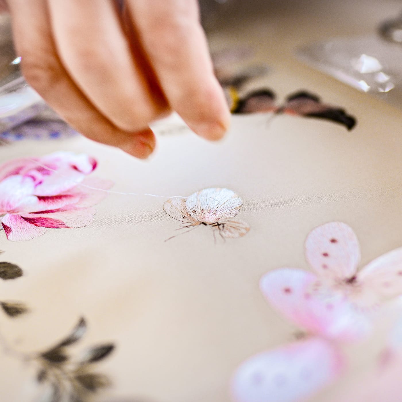 Shu embroidery butterfly with silk shading on modern Cheongsam