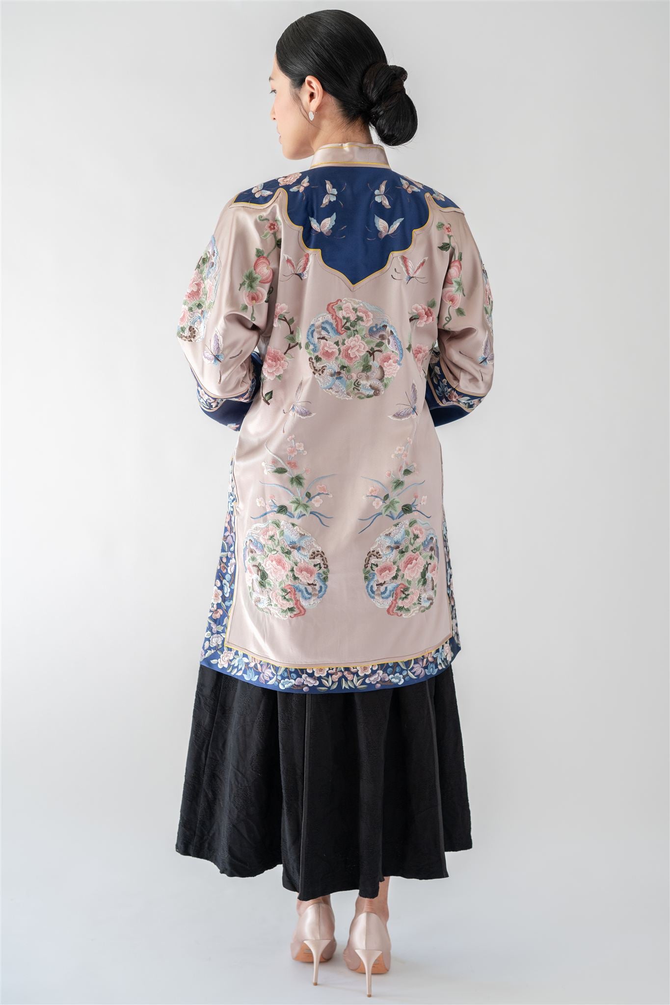 Back view of silver Cheongsam jacket with ¾ sleeves and floral embroidery.