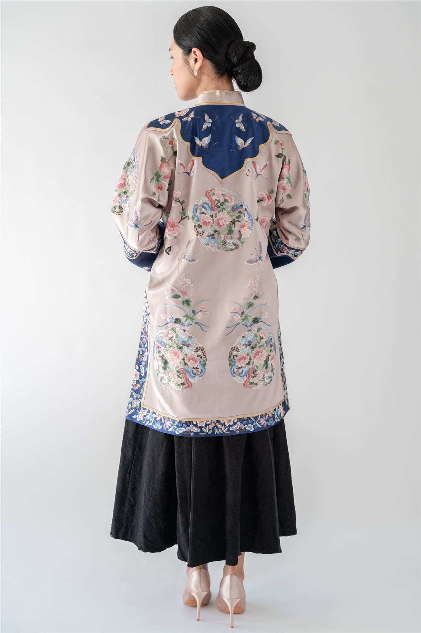 Back view of silver Cheongsam jacket with ¾ sleeves and floral embroidery.