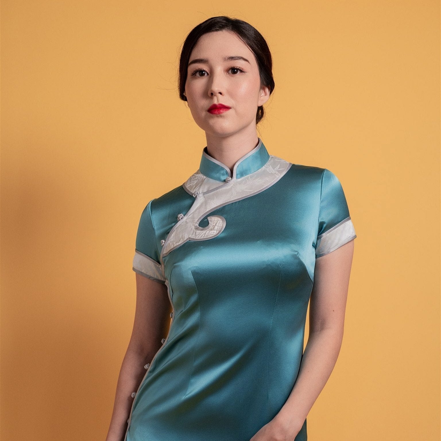 Peacock Silk Fabric with White Trim – Elegant & Timeless Qipao Design.