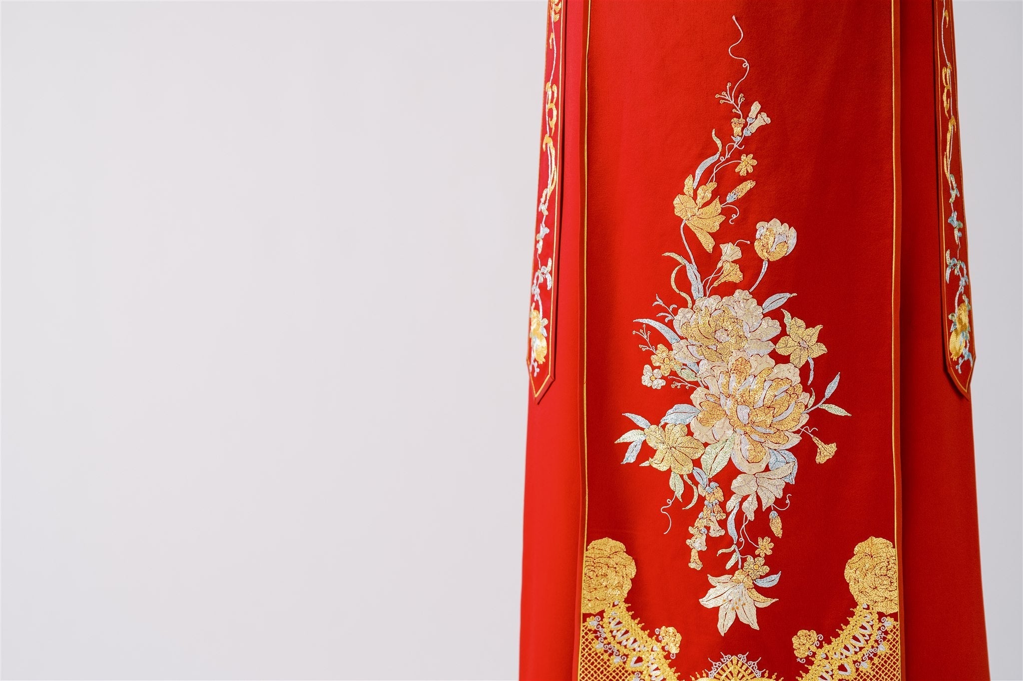 Xiu He Fu skirt with generation belt and peony embroidery details