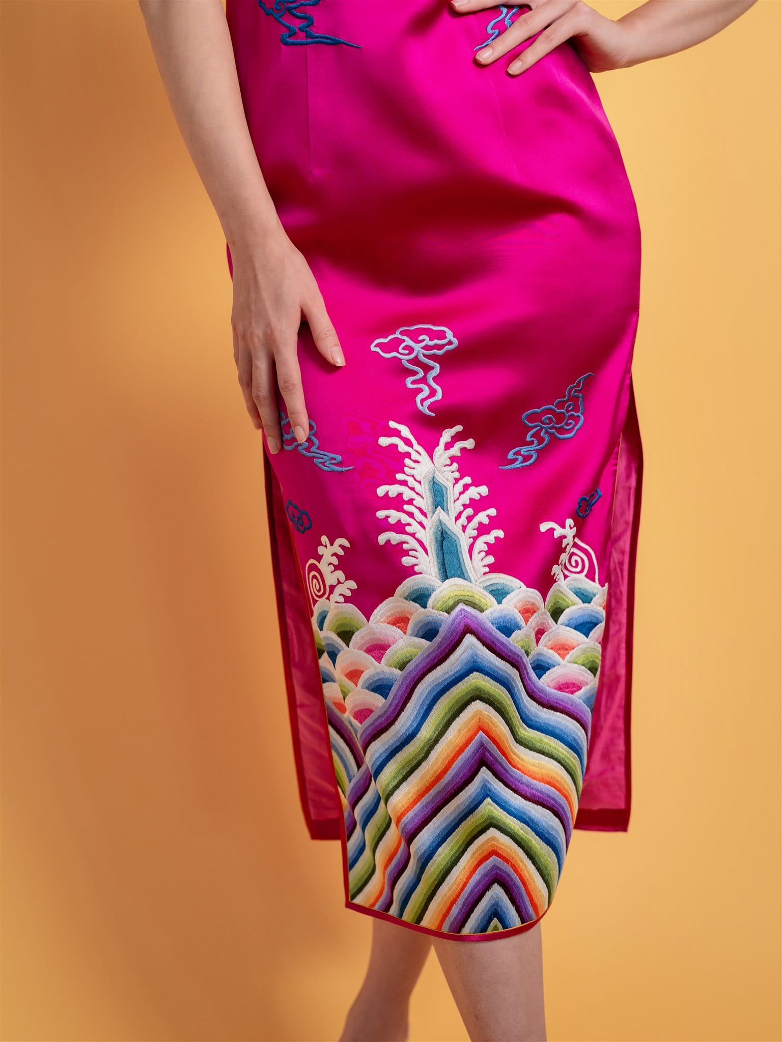 pink chinese wedding dress Planning a multicultural wedding? Discover how to honor your Chinese heritage with modern elegance! From chic qipao dresses to stylish Tang suits, blend tradition with contemporary flair. Chinese Wedding Dress Designer: @jinzaoriental