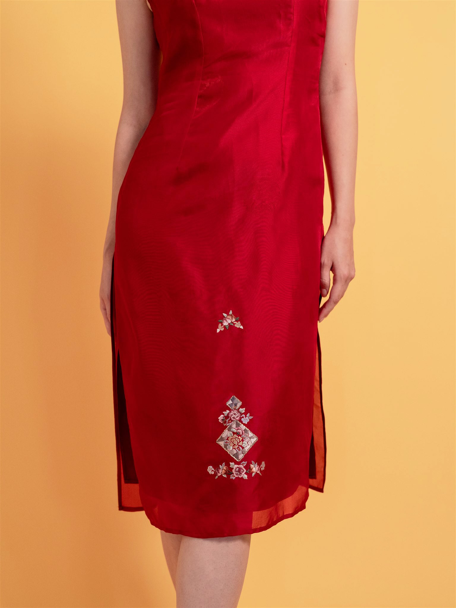 Personalized family crest embroidery on modern Chinese wedding Qipao dress