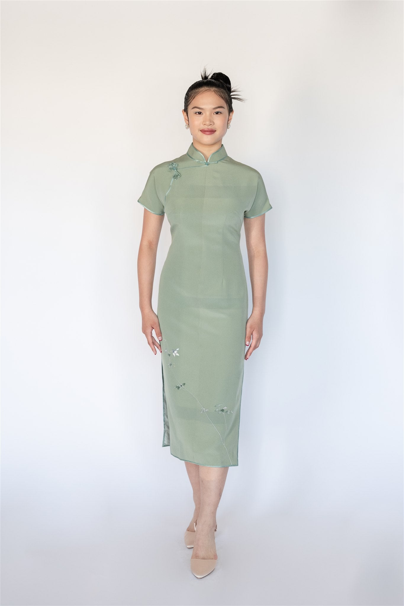 Green Japanese Silk Cheongsam – Minimalist Graduation Dress