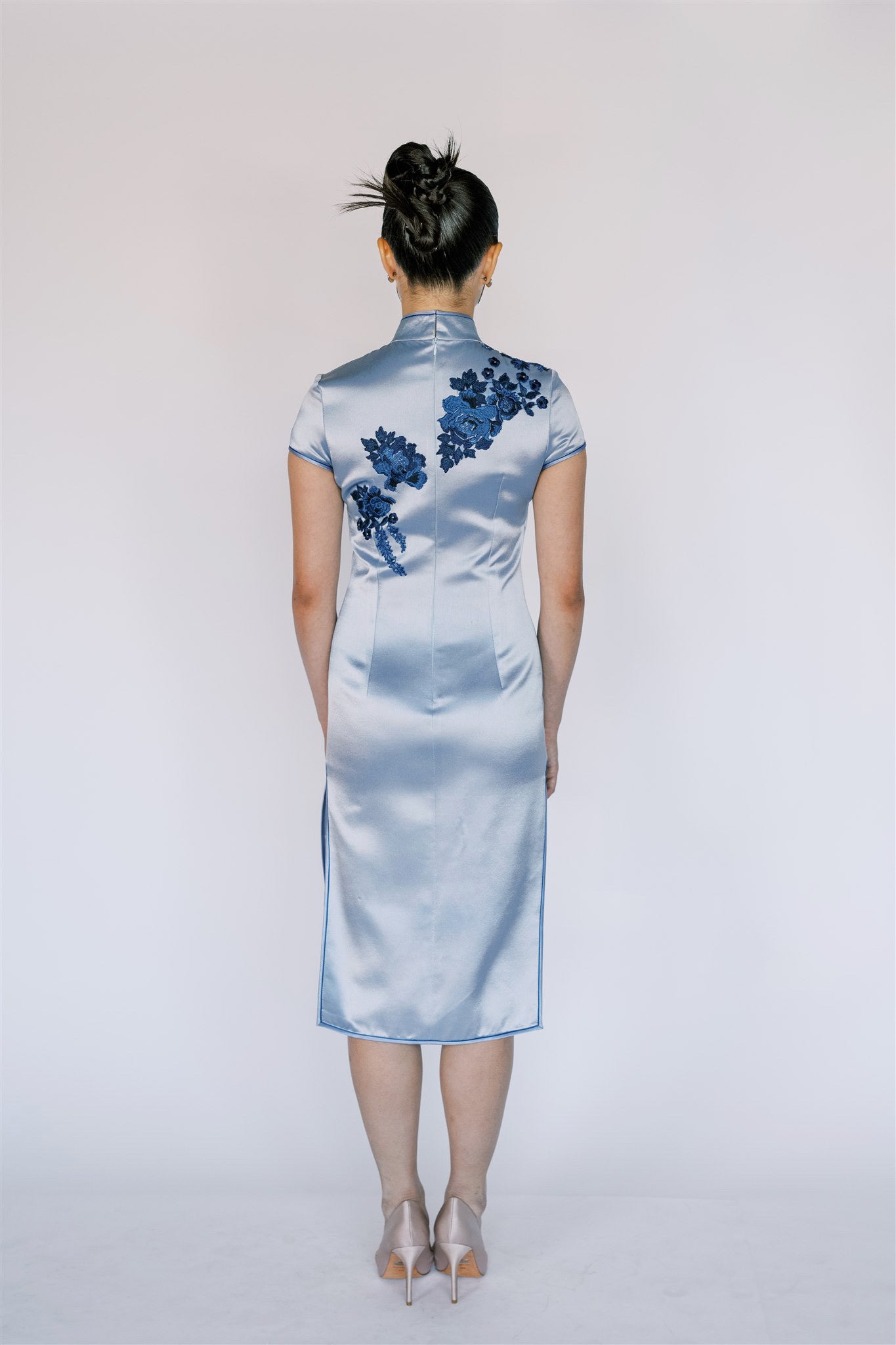 Jinza Oriental Couture Modern Cheongsam Modern Cheongsam | Frost's Descent Blue with Velvet Floral Applique Qipao Dress