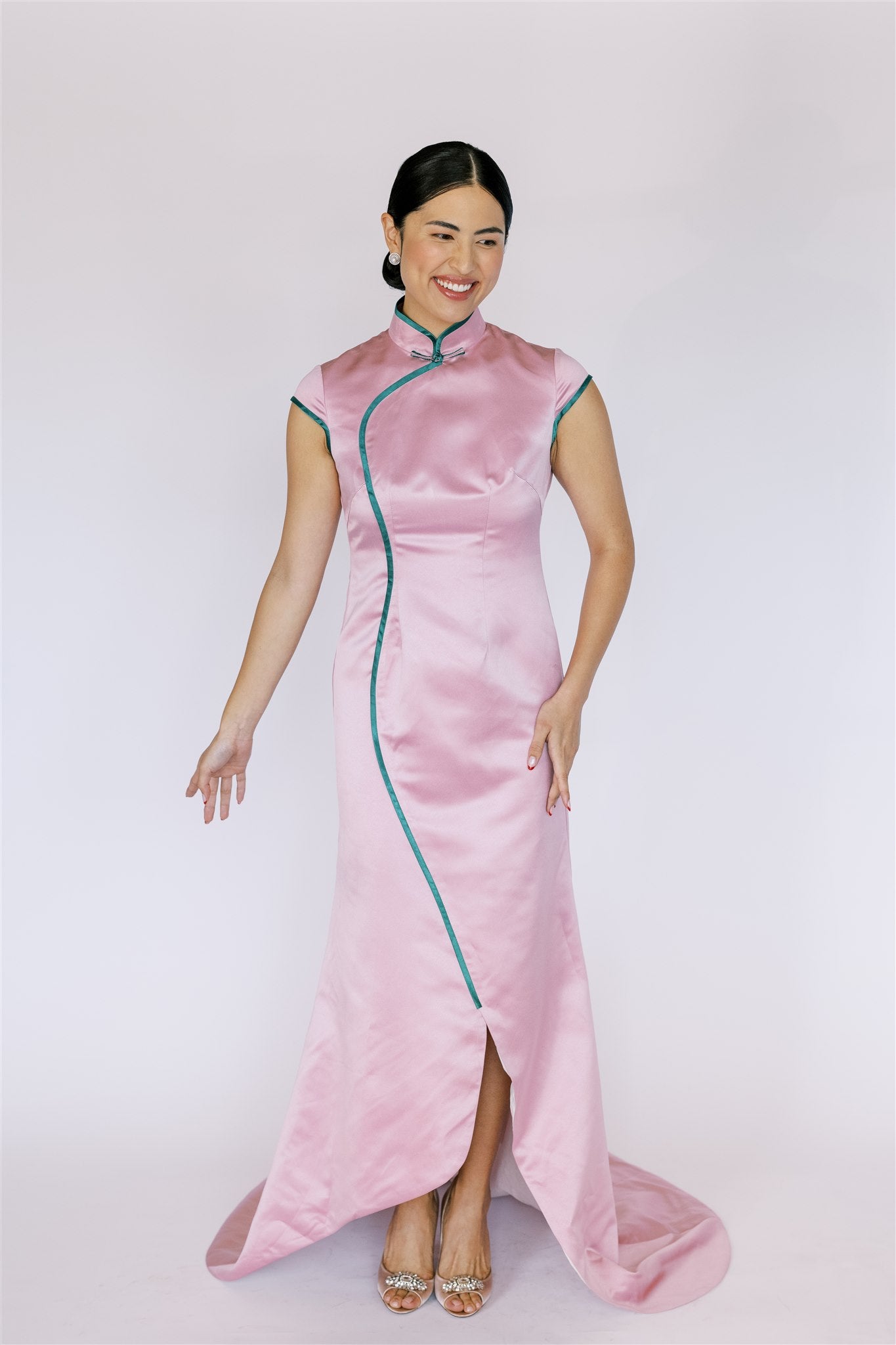 Jinza Oriental Couture Modern Cheongsam Modern Cheongsam | Mermaid Qipao with Train, Contrasting Piping, and Mandarin Collar