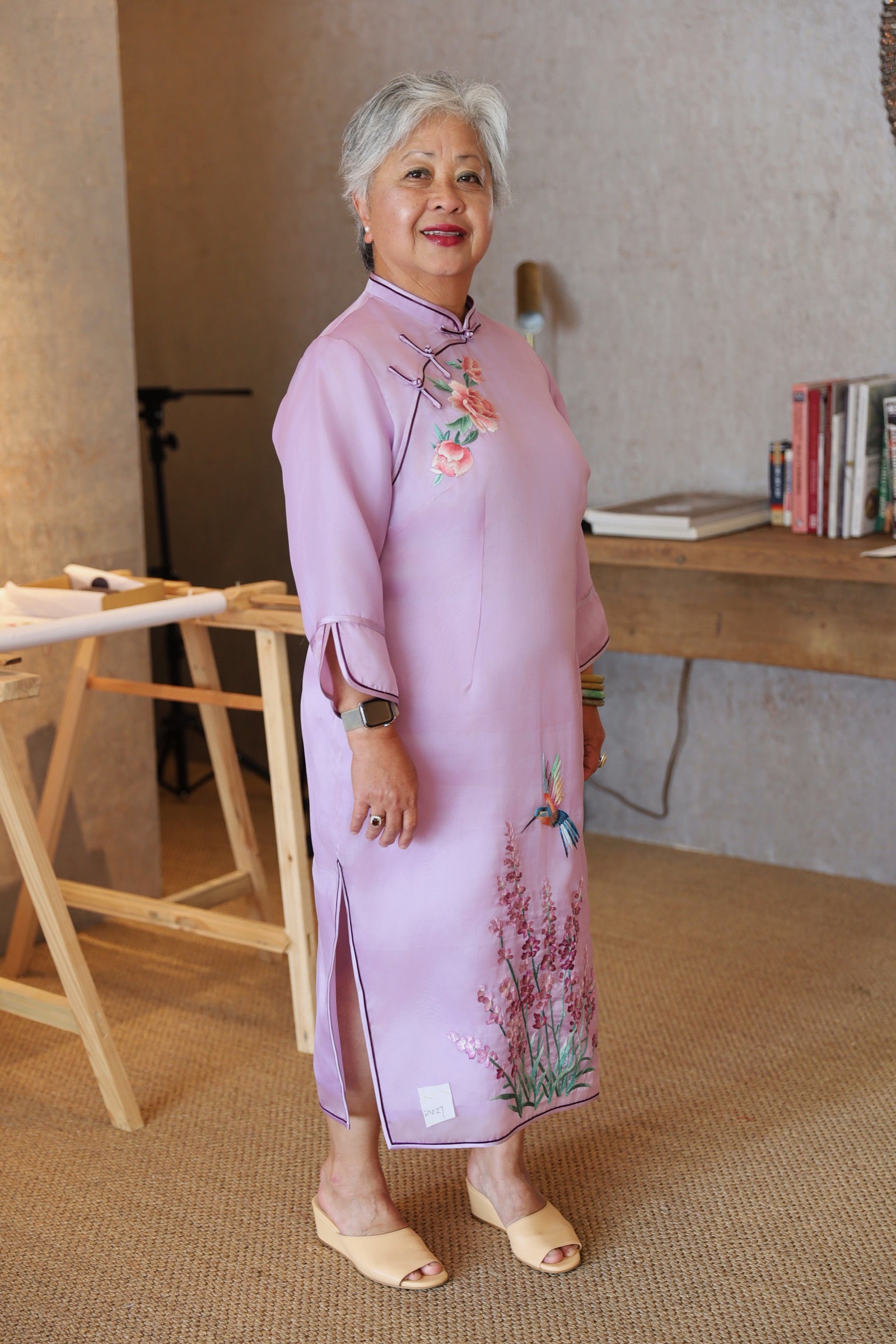 Side view of a lavender silk organza Qipao for mother, 3/4 sleeves with bird and wide flowers embroidery. 