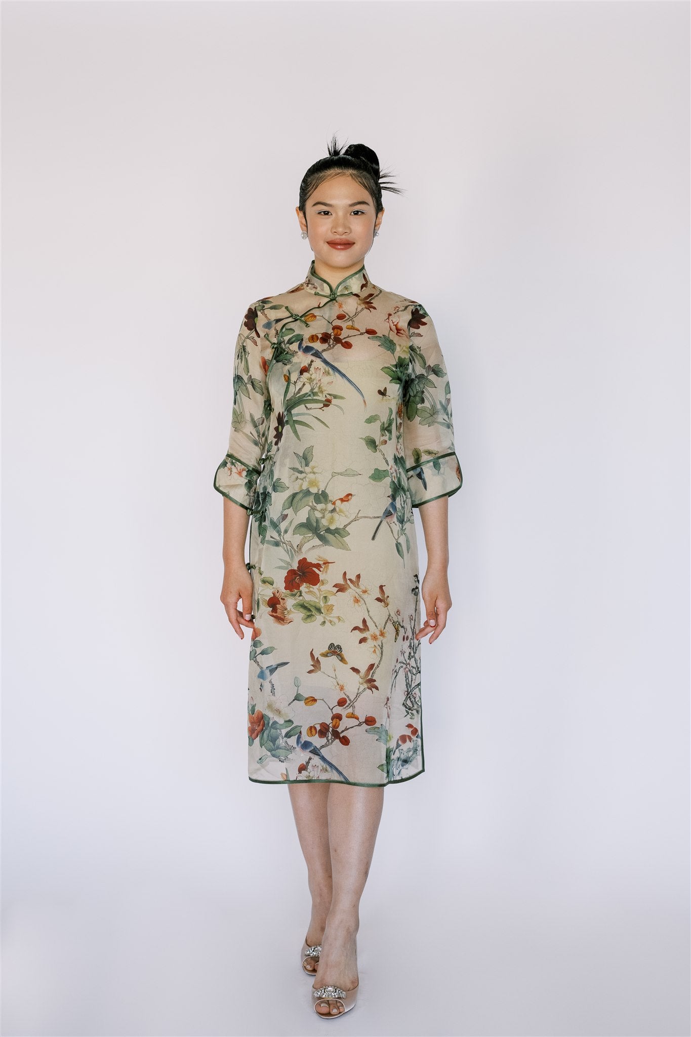 Front view of a relaxed fit mother’s Cheongsam dress, it is a breathable silk Qipao perfect for weddings and formal gatherings.