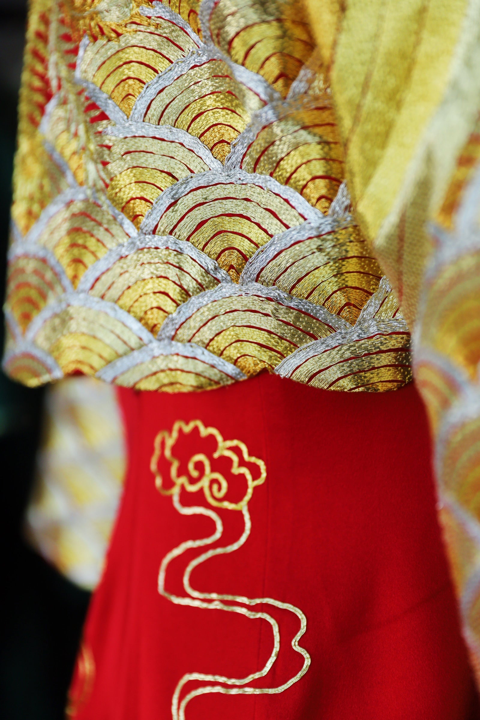 A hand-embroidered gold short jacket for Chinese bride