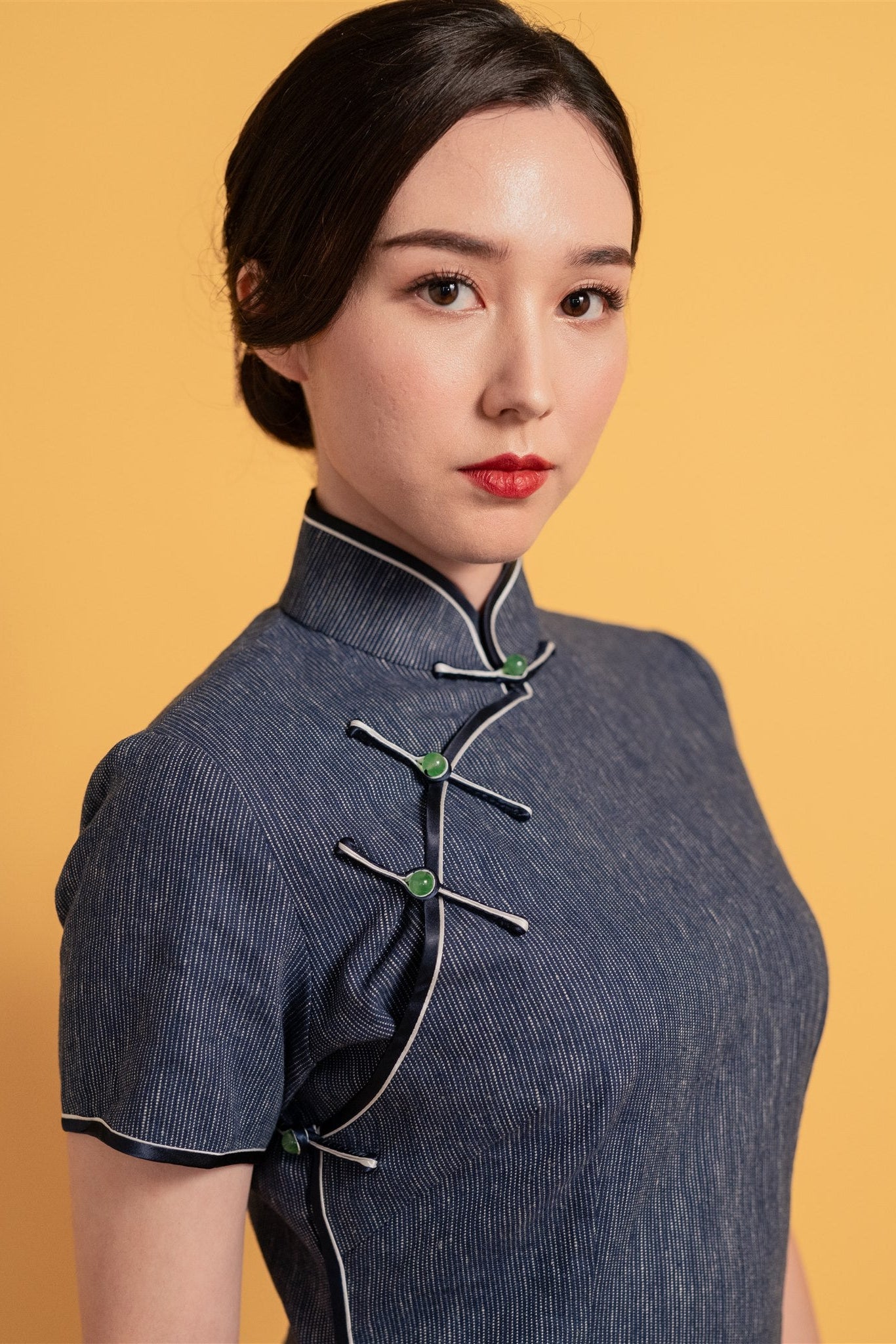 Detail of short sleeves and side slit on navy cotton Cheongsam.