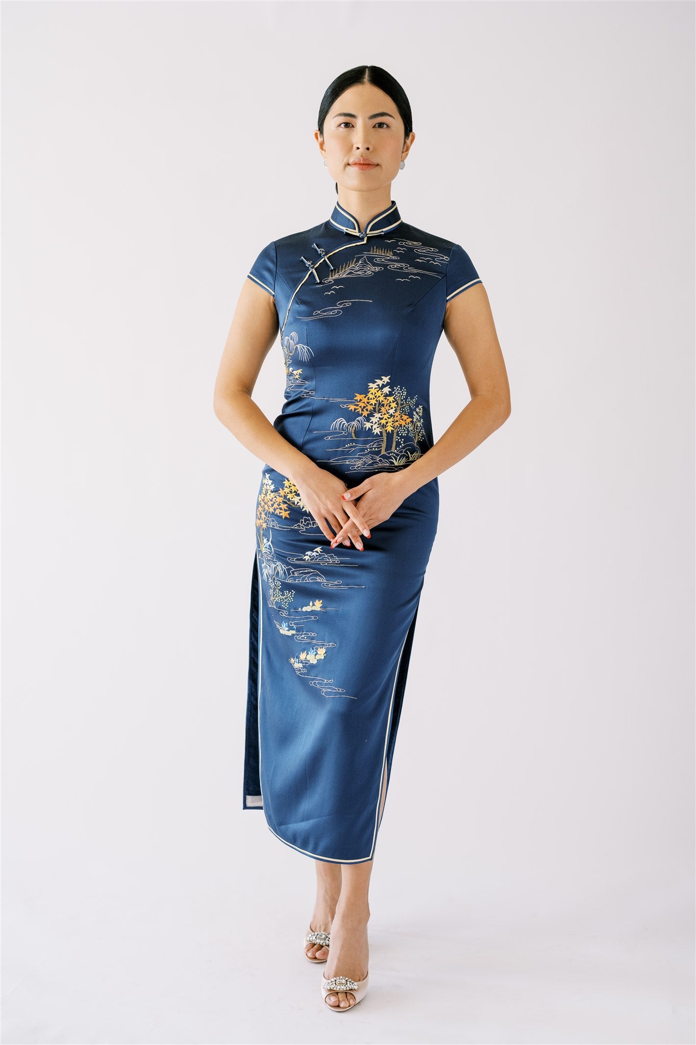 Navy blue silk wedding Qipao with landscaping hand embroidery