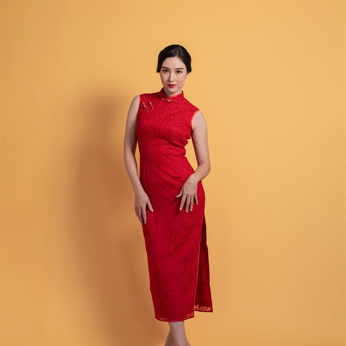 Red Lace Sleeveless Qipao – Chinese Wedding Dress