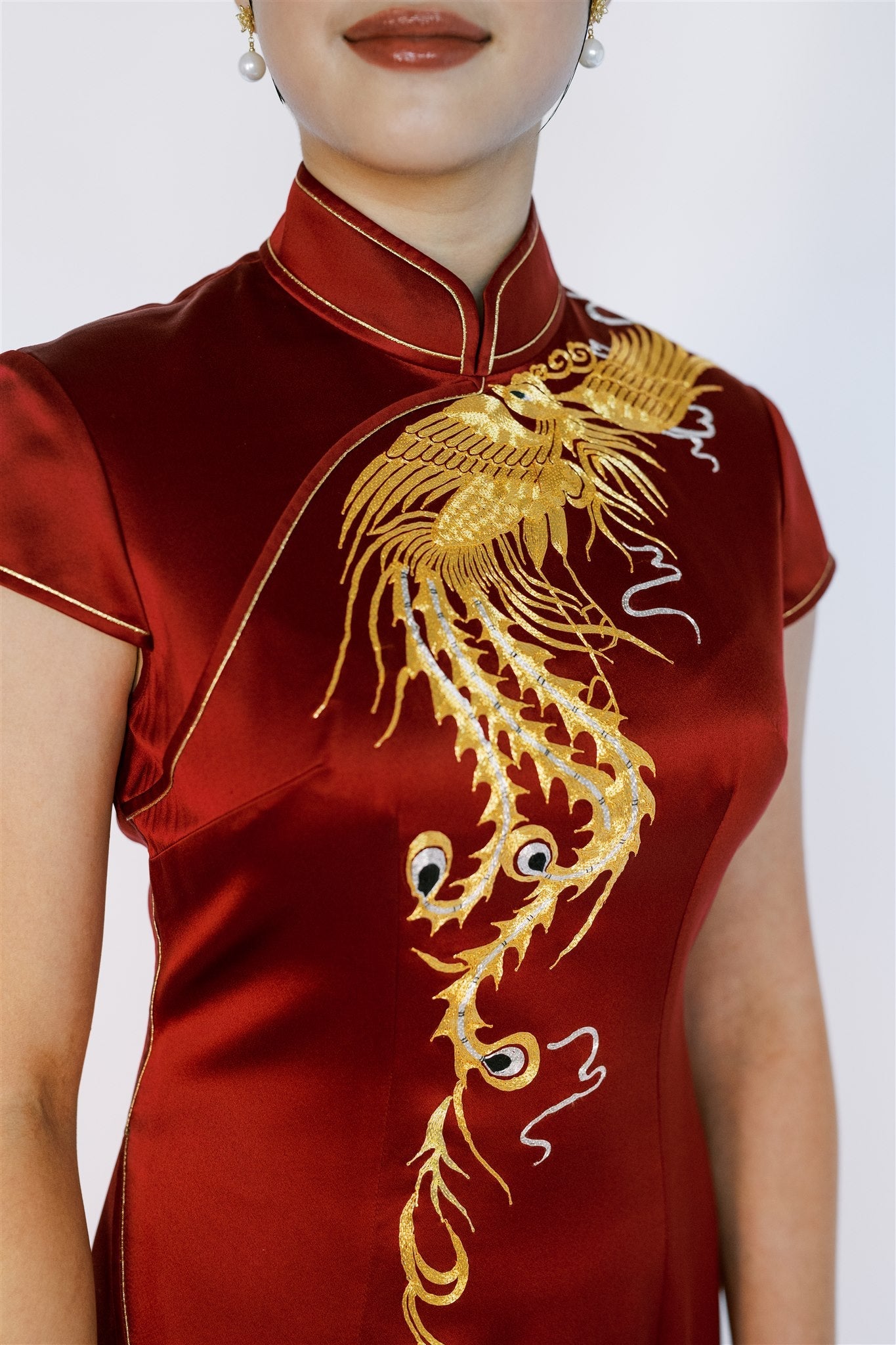 A girl wearing wine red mermaid Wedding Qipao with phoenix mandarin collar