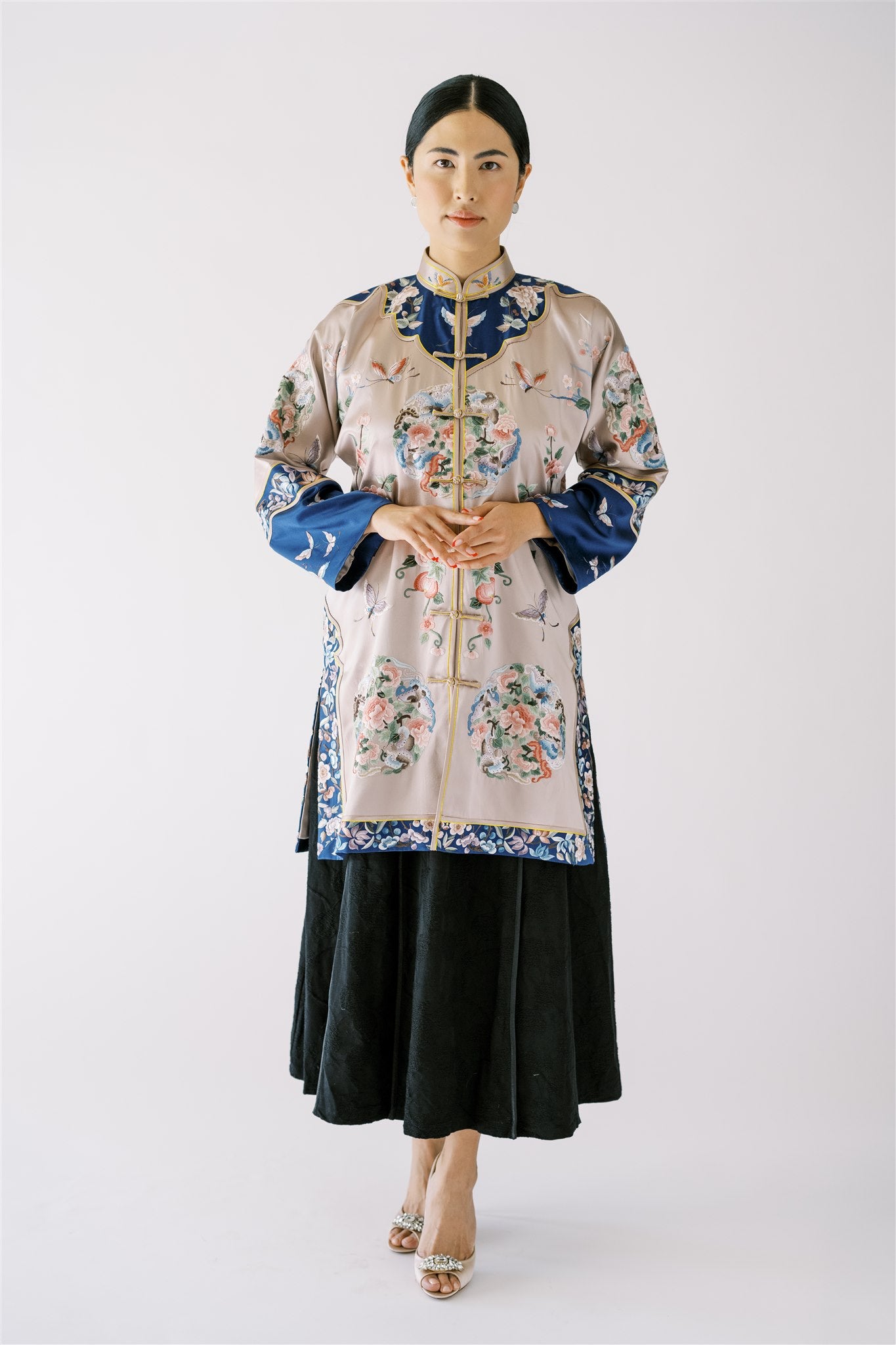 Front view of traditional Chinese dress 2-piece set: tang suit jacket and skirt for mother, perfect for weddings and formal occasions. 