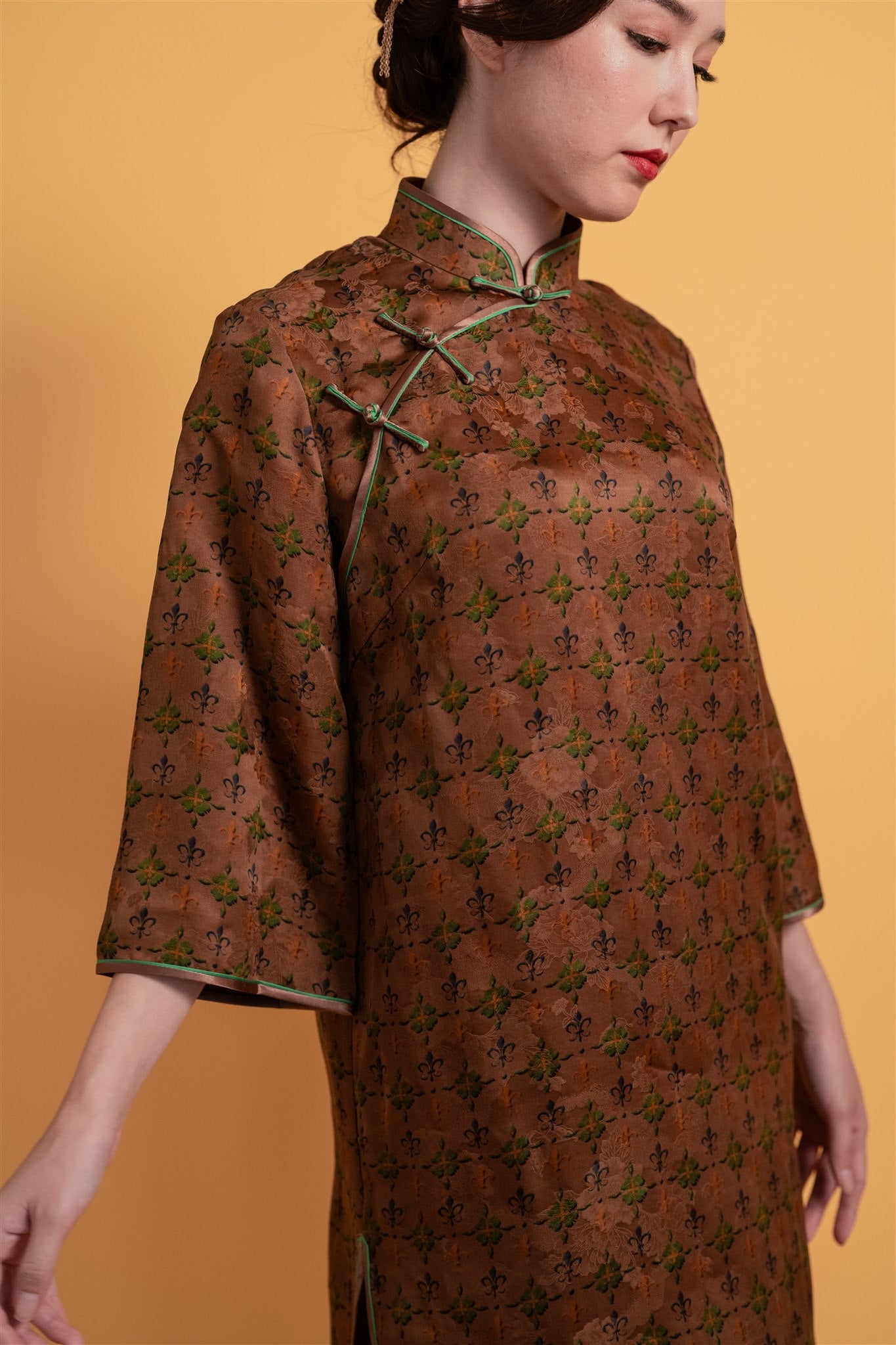 A-Line Cheongsam Xiang Yun Silk with 3/4 Sleeves A-Line Cheongsam Xiang Yun Silk with 3/4 Sleeves