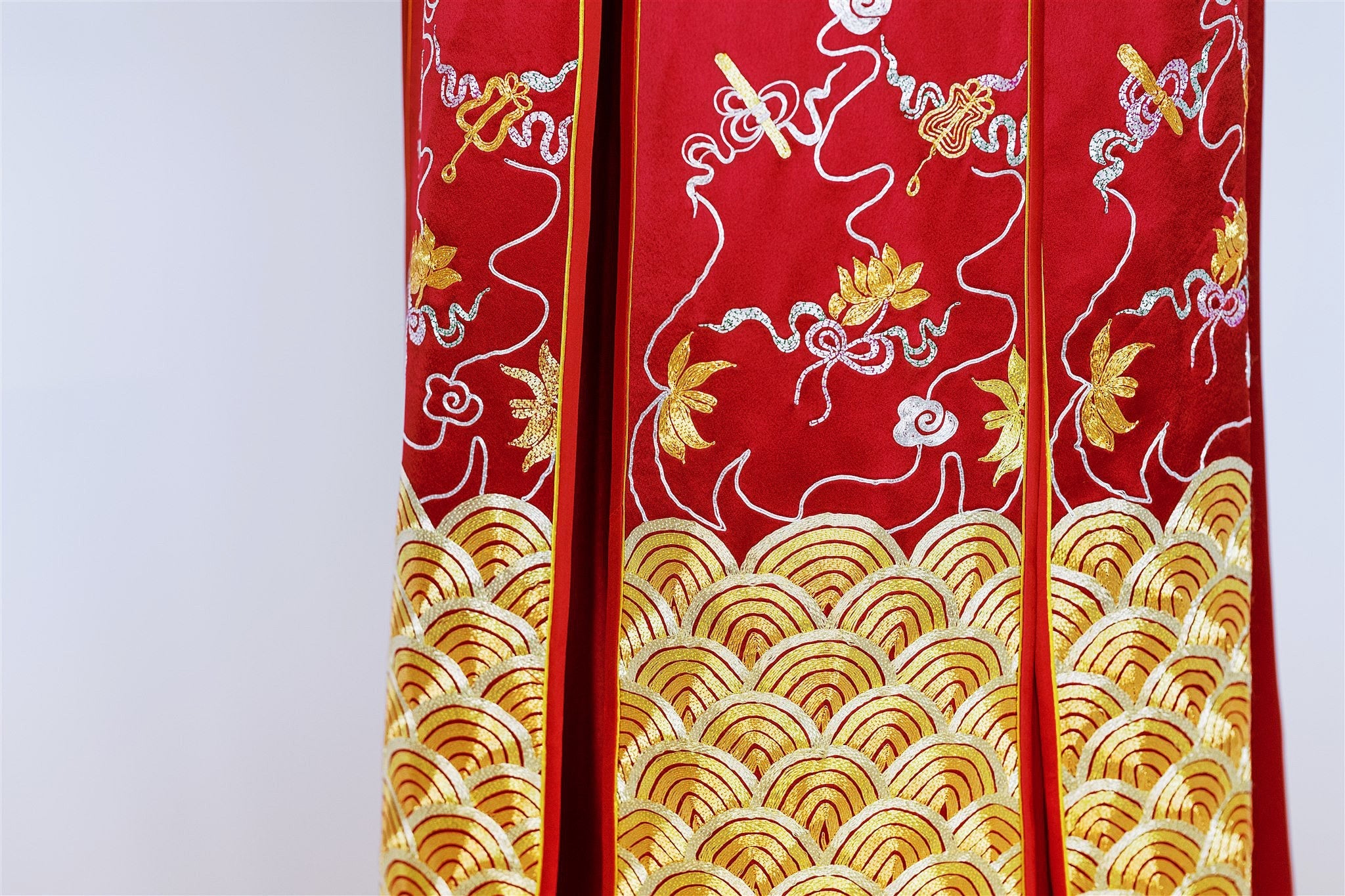 Close-up details of 8-panel skirt Xiu He Fu with gold embroidery